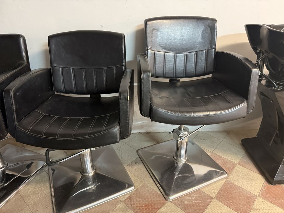 Mobilier și echipamente pentru salon de frizerie