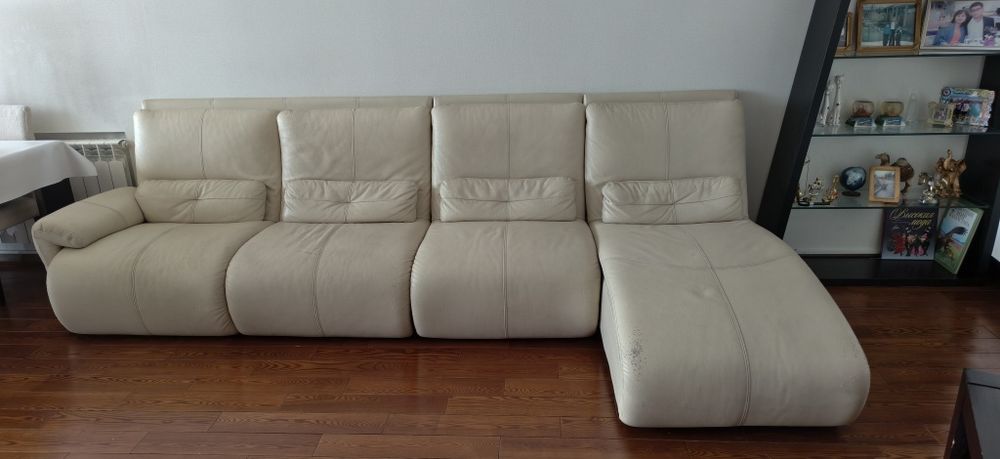 Продам диван кожаный в хорошем состоянии