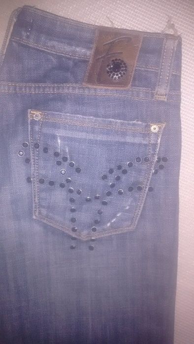 Blugi de dama Italia masura 28/34 (Medium) marca Fracomina cu pietre