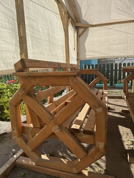 Продам стол 2,5 и 2 м, скамейки