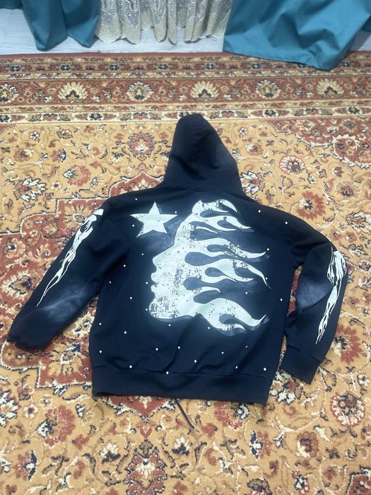 Свитр hellstar новый