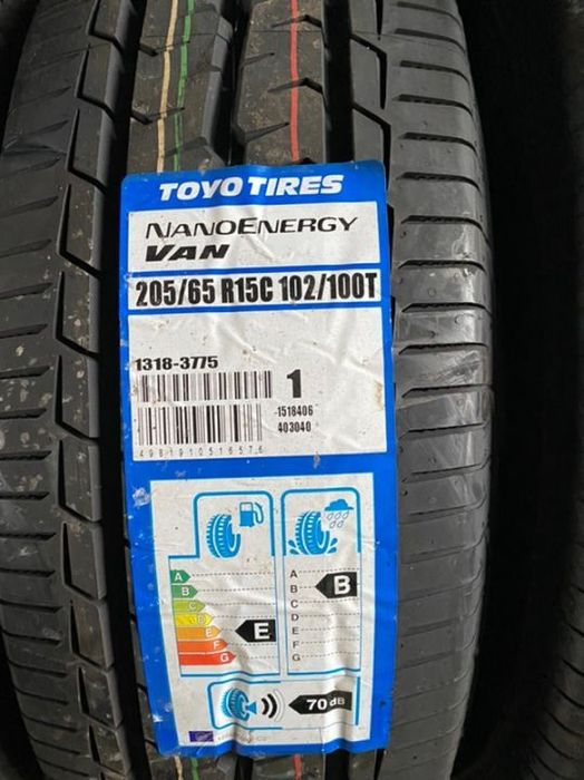 vand anvelope 205/65/15c toyo de vară noi