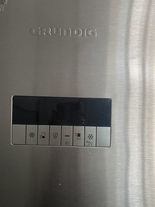 Хладилник с фризер GRUNDIG