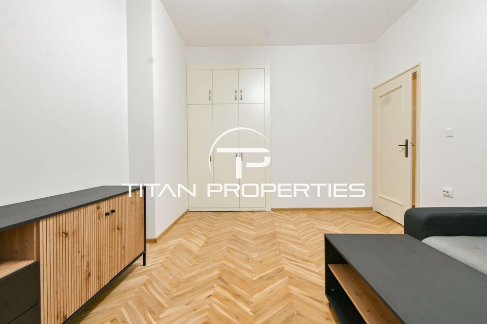 Дава се под наем Двустаен апартамент в София, Център - 68 кв.м за 897.6 € - Снимка #3