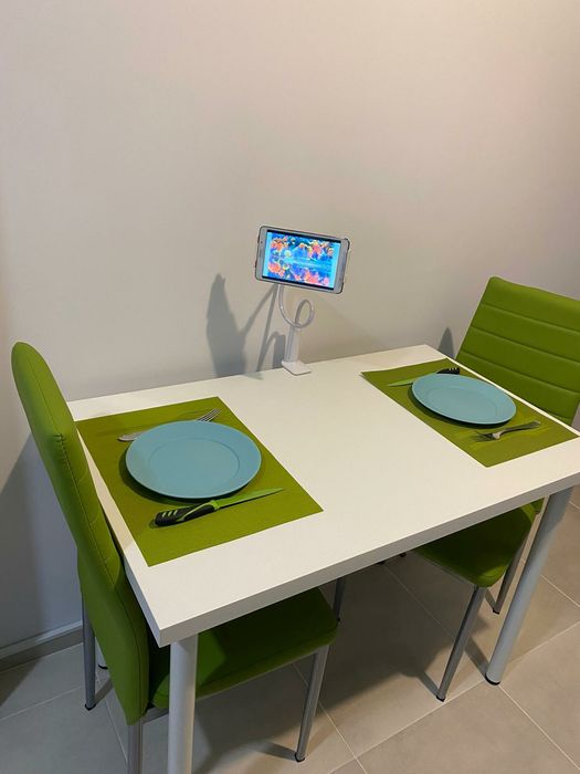 Vand 20 bucati suport tableta diverse culori