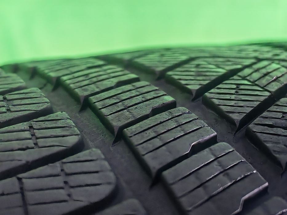 305/35R21 Pirelli 6,1mm 2020 stare foarte buna
