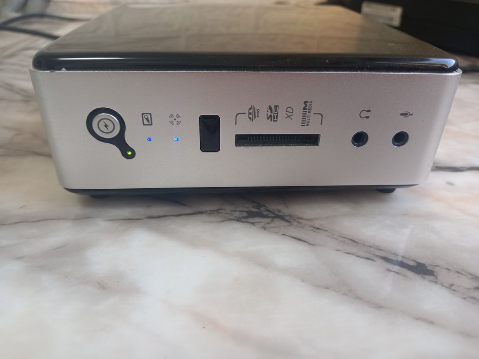 Мини компютър ZOTAC ZBOX AMD E-350 APU 8gb SSD