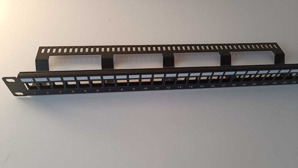 Патч панель для серверных шкафов 19" дюймов
