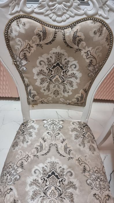 Продам 2 деревянных стула