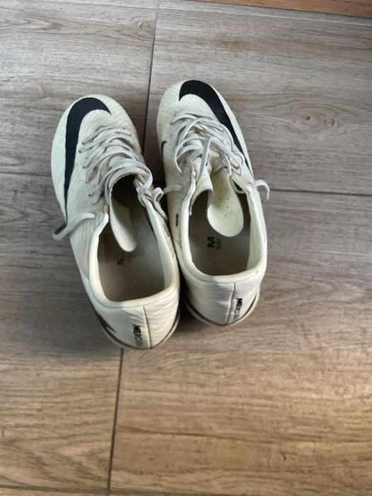 Ghete de fotbal cu crampoane