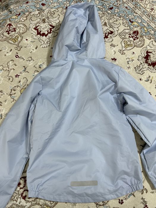 Продам весеннию курточку для девочек