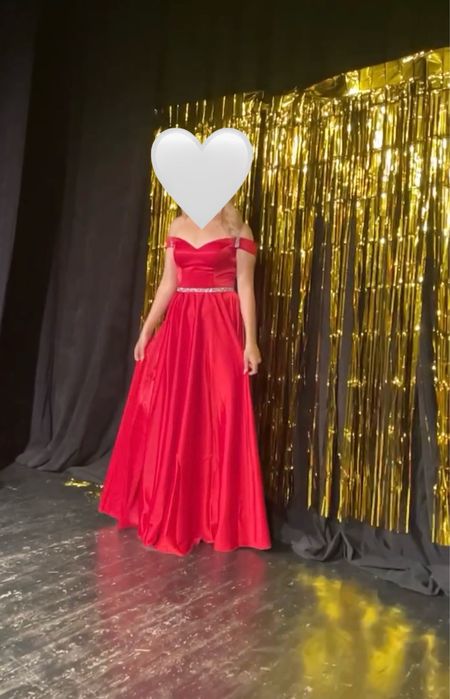 Бална рокля с корсет и цепка