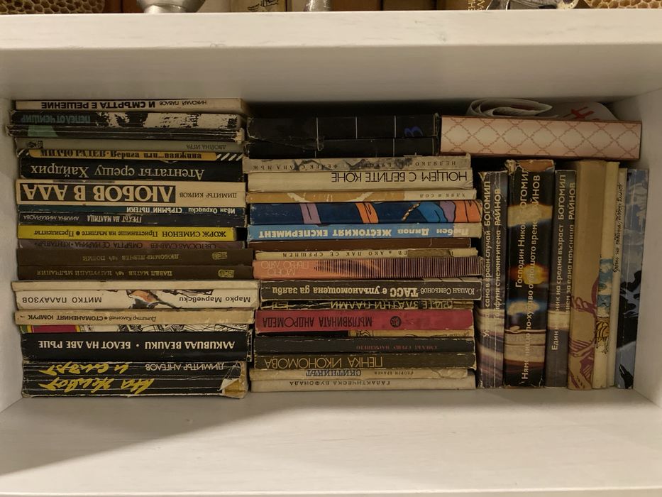 Приключвнски и любовни романи, класики, криминалета и други книги