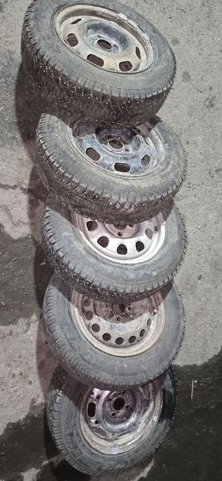 Продаю б/у резину с дисками