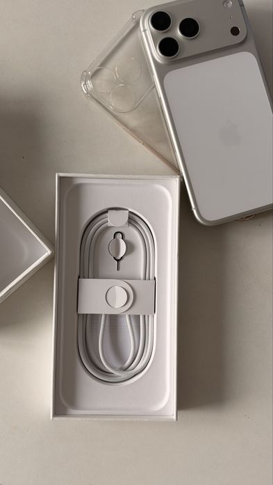 iPhone 17 pro MAX 256гб белый