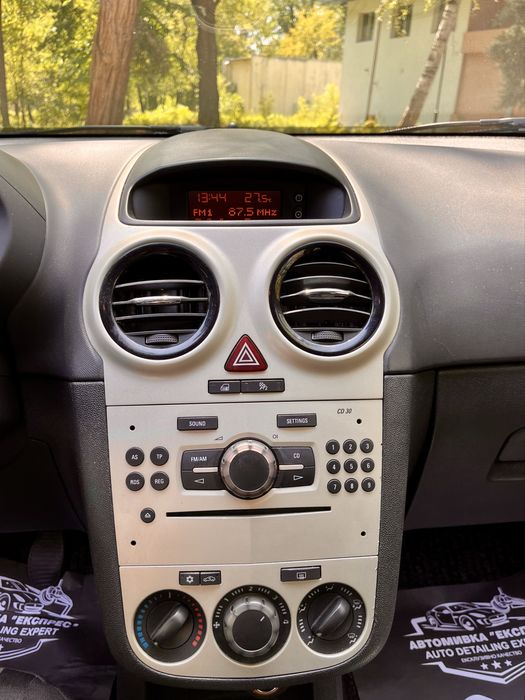 Opel Corsa D 2007 година 1.4 бензин