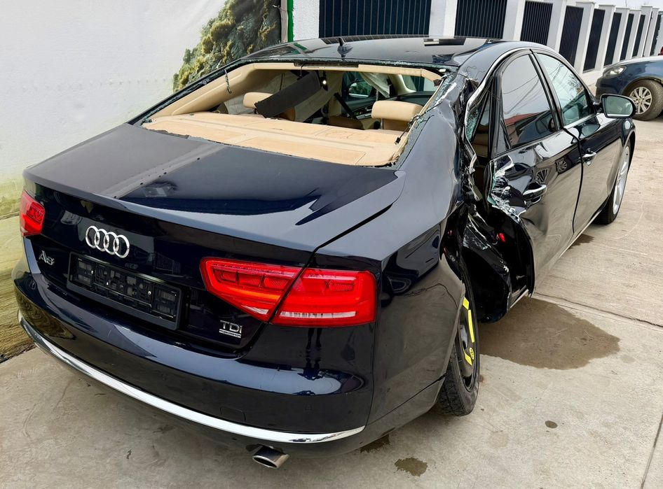 Dezmembrez Audi A8 an 2011 motor 3.0 V6 masina arata ca noua volan drp
