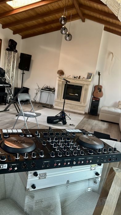 Consolă DJ Traktor s4 mk3