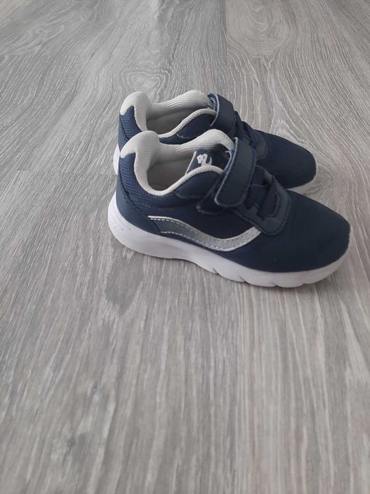 Vand adidasi copii marimea 24