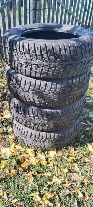 Продается шины зимный Maxxis