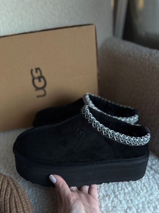 Ugg обувки и чанта chanel