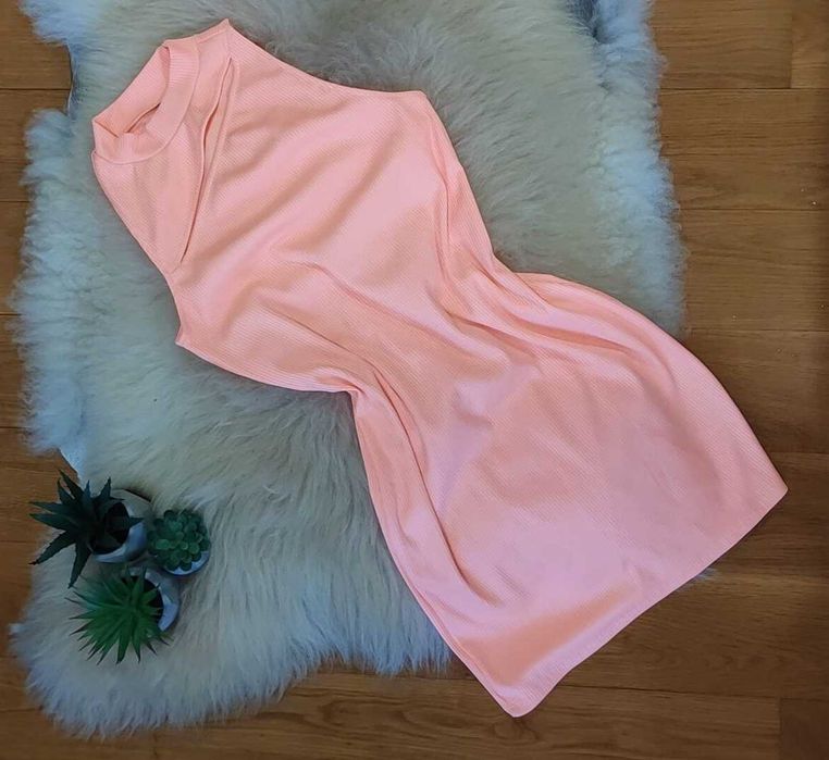 Нова неонова рокля