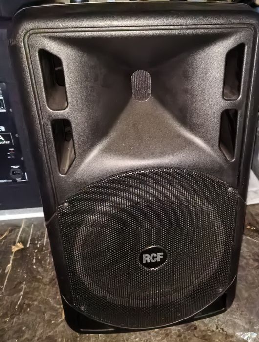 Boxe de vânzare Yamaha DXR15.