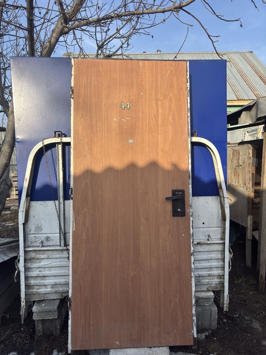 Дверь железный,современный,бу