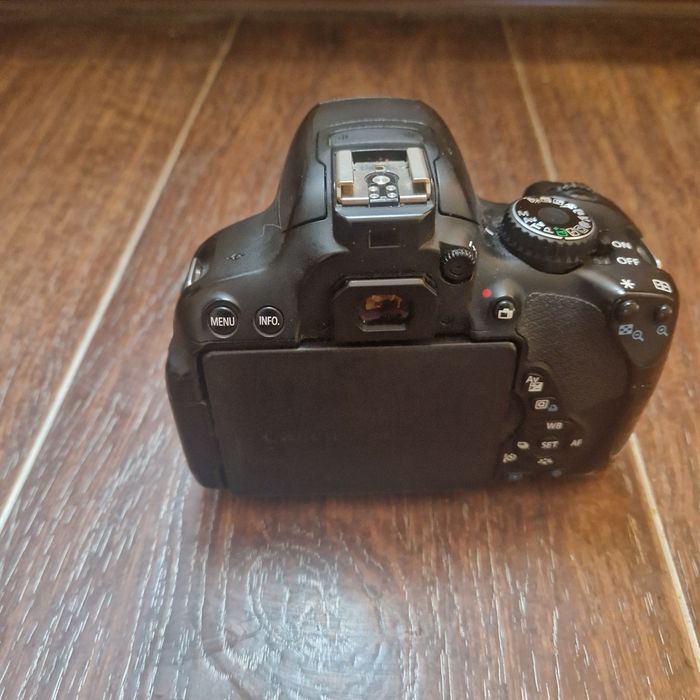 Зеркальная фотокамера Canon EOS 650D.