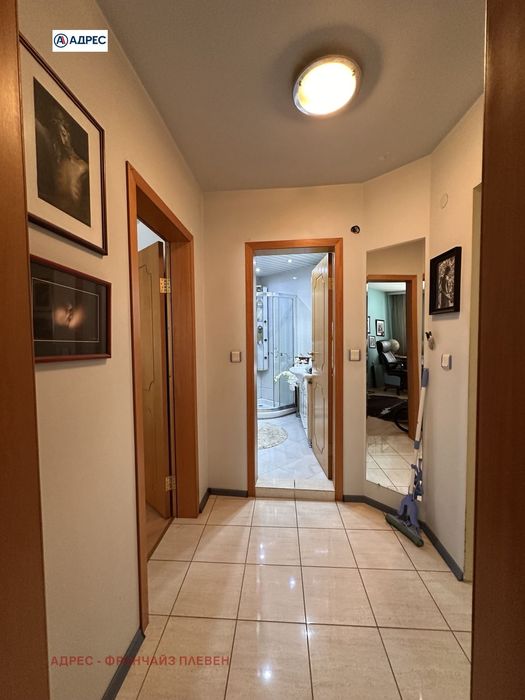 Продава се Тристаен апартамент в Плевен, Идеален център - 110 кв.м за 1637 €/кв.м - Снимка #9