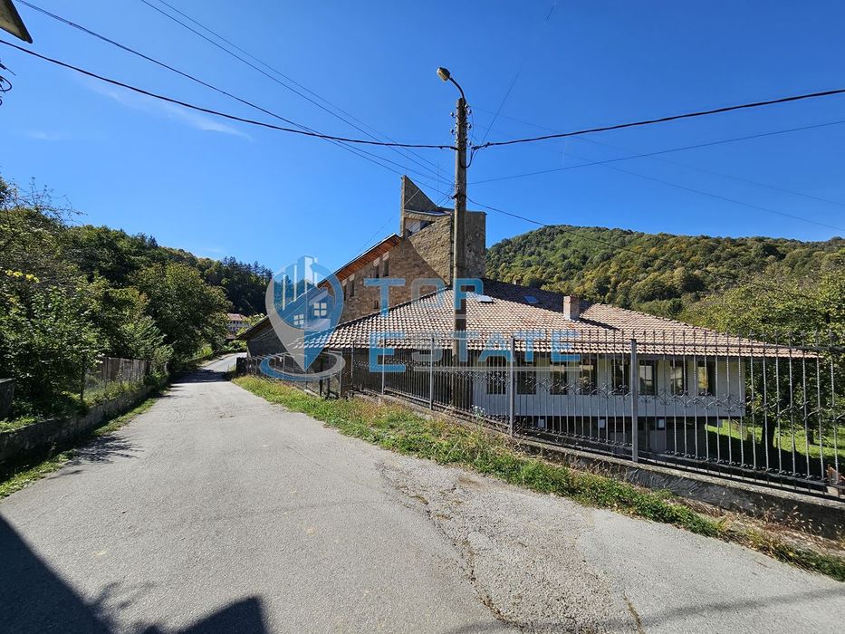 Продава се Къща в с. Стоките, Област Габрово - 503 кв.м за 560 €/кв.м - Снимка #3