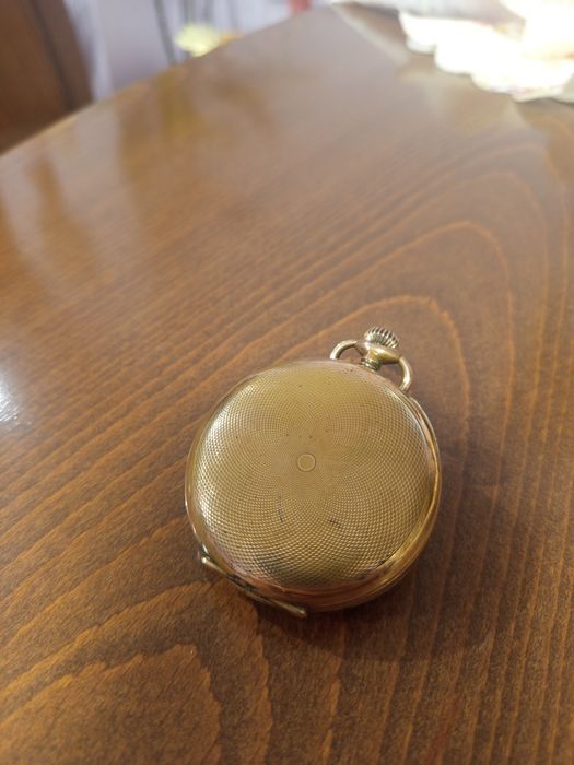 Продавам джобен часовник