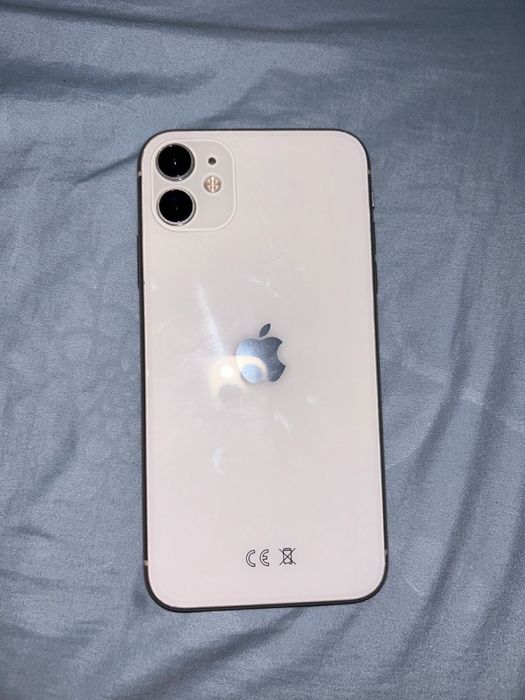Продаю белый IPhone 11.