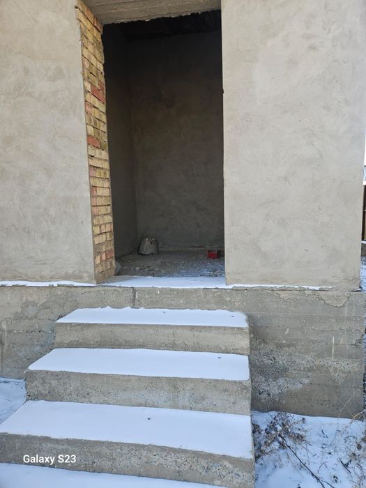 Продам участок есть дом черновой отделке