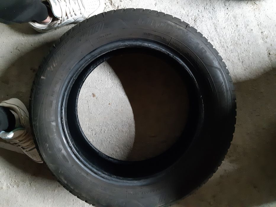 Vând anvelope m+s 225 55 r17