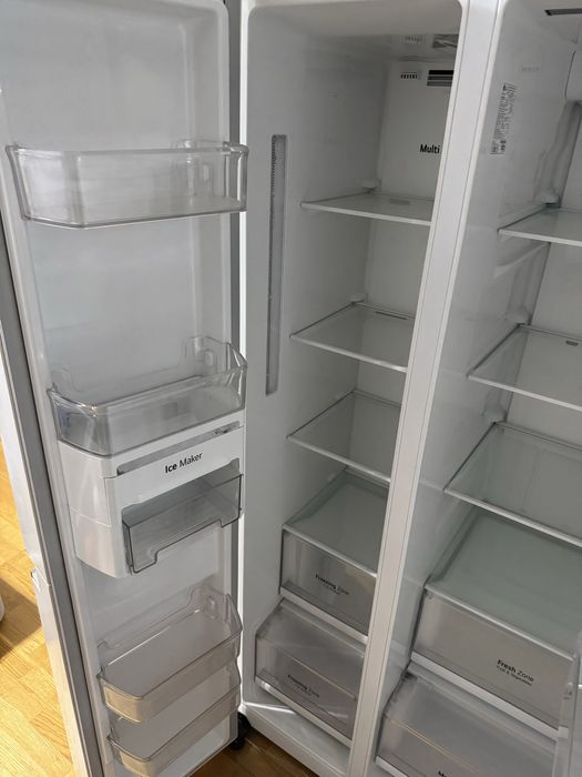 Двухдверный холодильник LG Side By Side