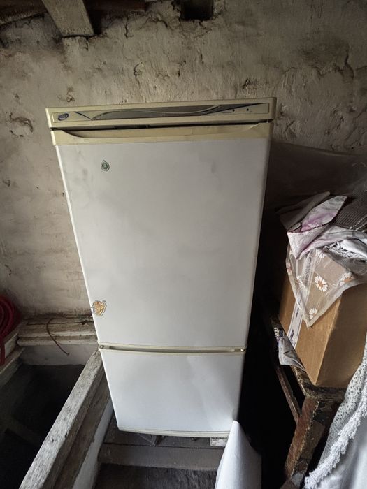 Холодильник рабочий за 10к