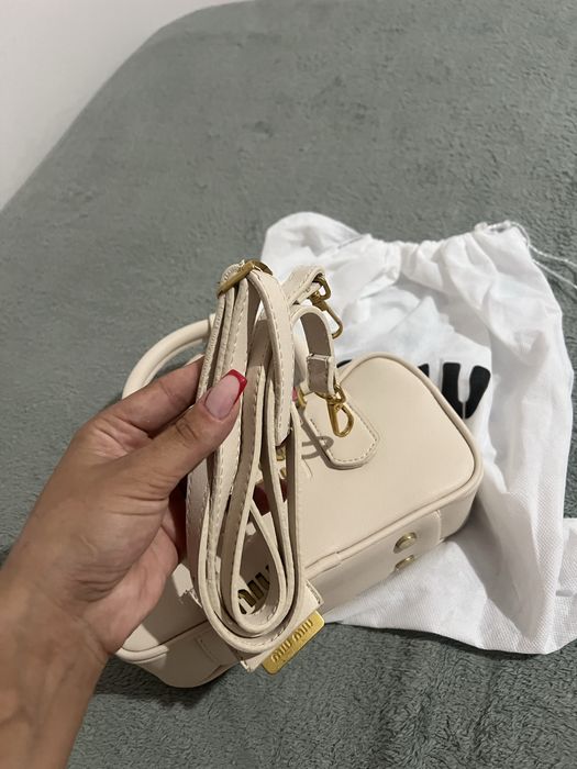 Дамски чанти Miu Miu