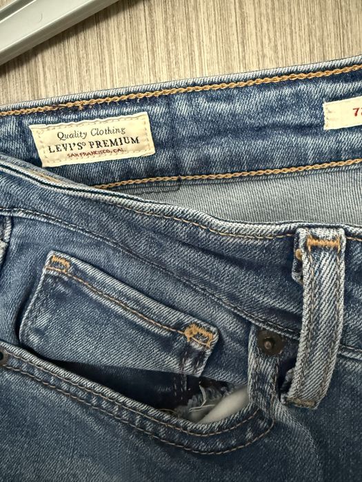 Blugi Levi’s marimea M