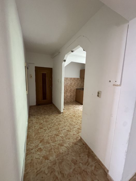Vand apartament 2 camere etaj 2 strada independentei