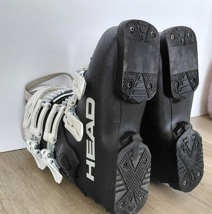 Clapari schi Head putin folositi, stare foarte buna, marime 38-39