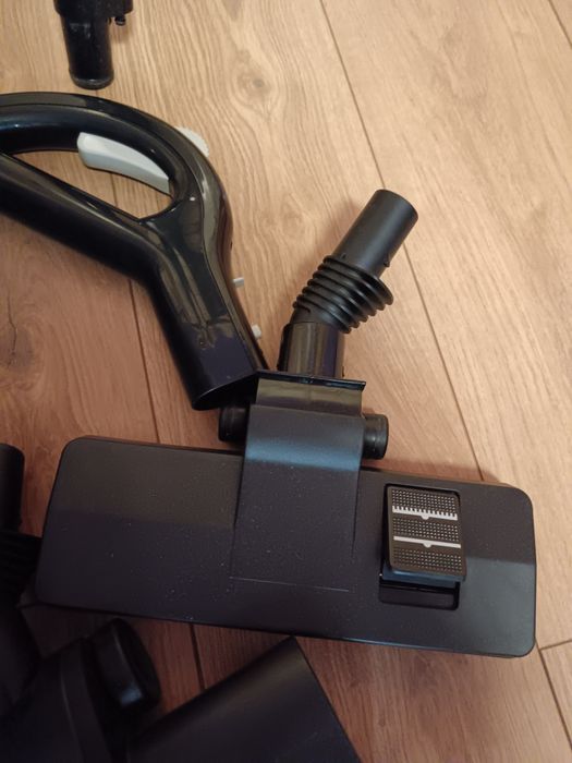 Професионална прахусмокачка за сухо и мокро