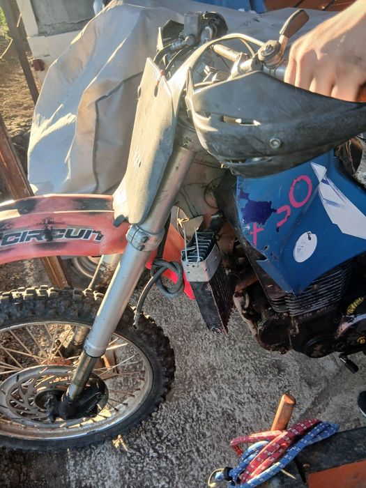 Vând Aprilia Tuareg 600cc stare bună de funcționare  ,cauciucuri bune 8o% pornire ușoară la rece și la cald se poate proba  ,preț 3500 lei puțin neg