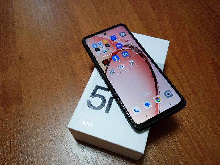 Oppo A5I . В идеале  память 128гб