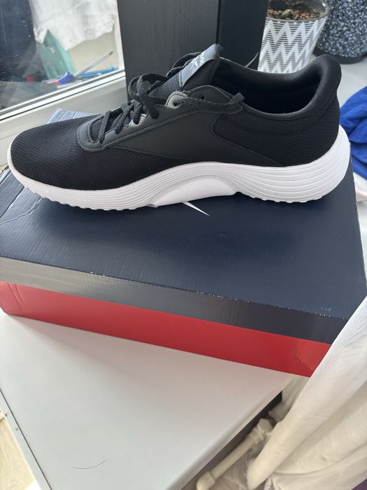 Продам кроссовки Reebok 44