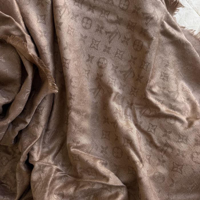 Платок Louis Vuitton Monogram, шелк/шерсть — 70 000 тг