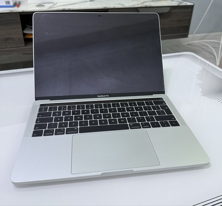 Продается Ноутбук MacBook Pro 13" (2019) i5 / 256 GB