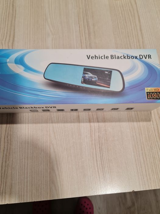 Camera auto tip oglindă