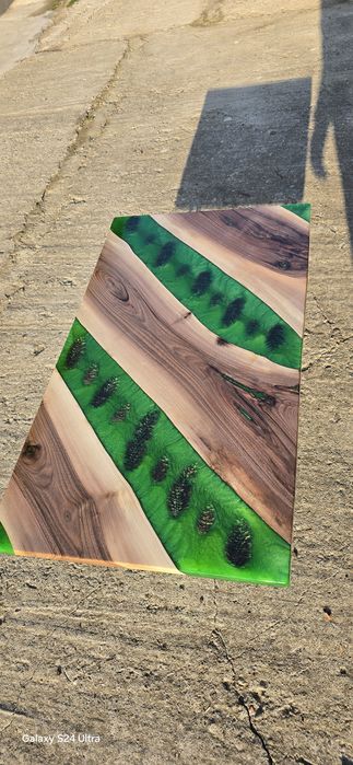 Masa cafea,lemn de nuc si rășină