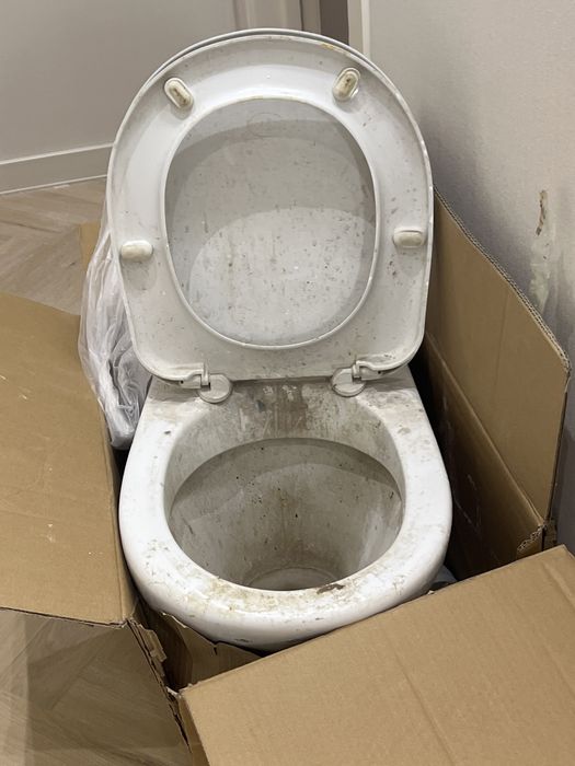 Продаю унитаз  ?3?:₽:)/?/?—!?///